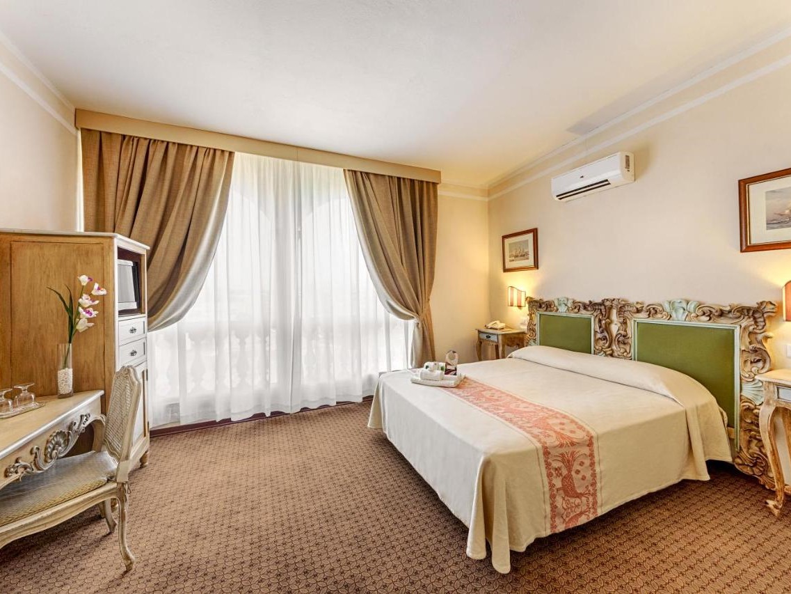 imagen del hotel Colonna Palace Hotel Mediterraneo